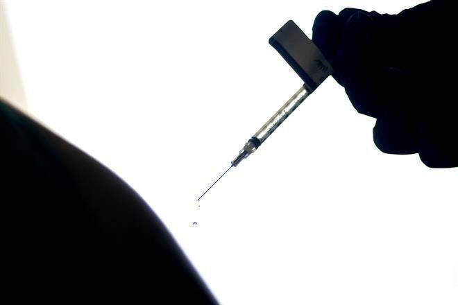 Confirman eficacia de combinar dosis de Pfizer y AstraZeneca