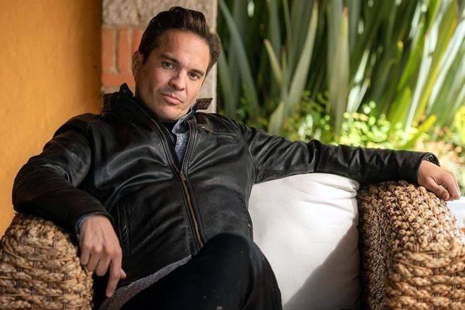 Kuno Becker se vacuna contra Covid gracias a Paty Navidad
