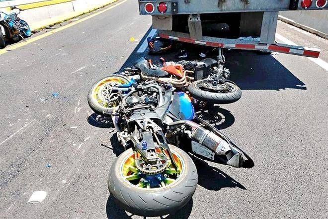Mueren 7 motociclistas; ‘Íbamos a 250 km/hora’
