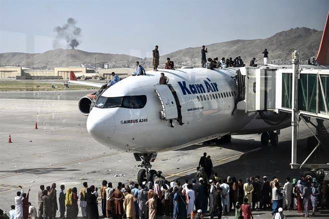 Deja cinco muertos caos en Aeropuerto de Kabul