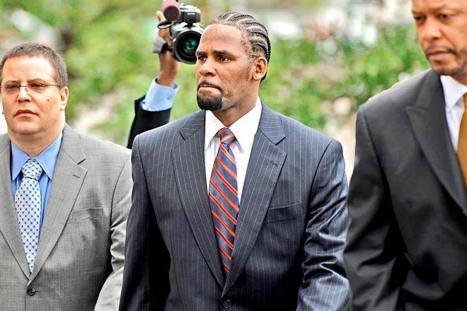 Asegura fiscal que R. Kelly usó su fama con fines sexuales