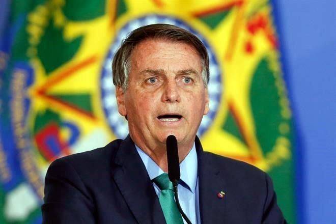 Bloquea Bolsonaro a críticos en redes sociales