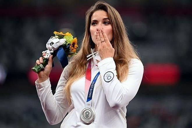 Subasta atleta su medalla de plata para ayudar a niño