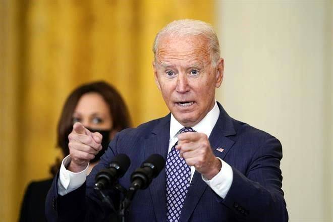 Promete Biden sacar a estadounidenses de Afganistán