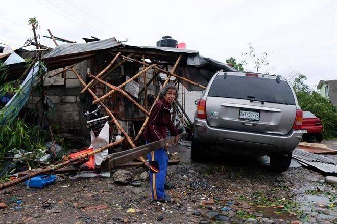 Urgen ayuda y que AMLO visite zonas dañadas por ‘Grace’