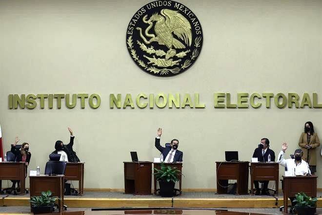 Obliga INE a postular a tres mujeres a gubernaturas de 2022