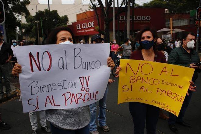 Protestan por construcción de Banco del Bienestar en parque