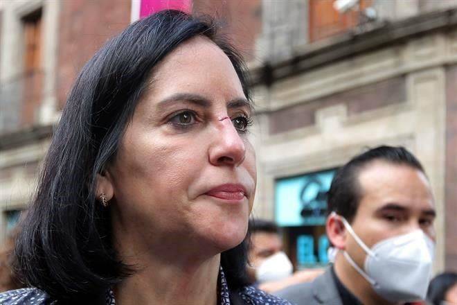 Golpean a Alcaldesa electa de AO en trifulca con policías