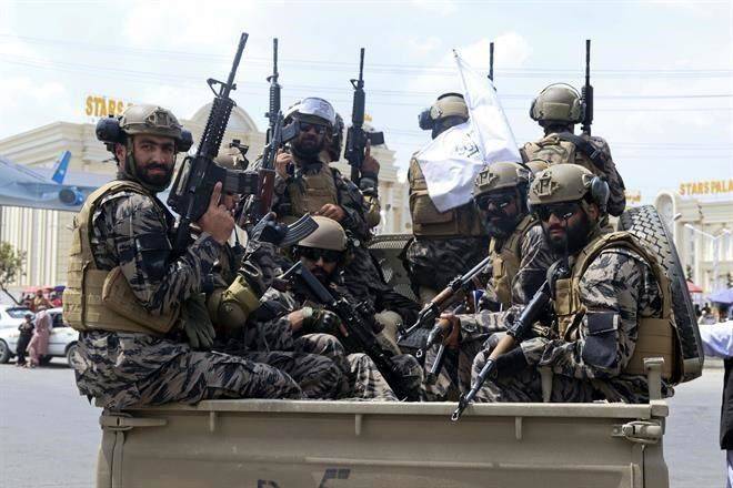 Proclama Talibán victoria con desfile en Kabul