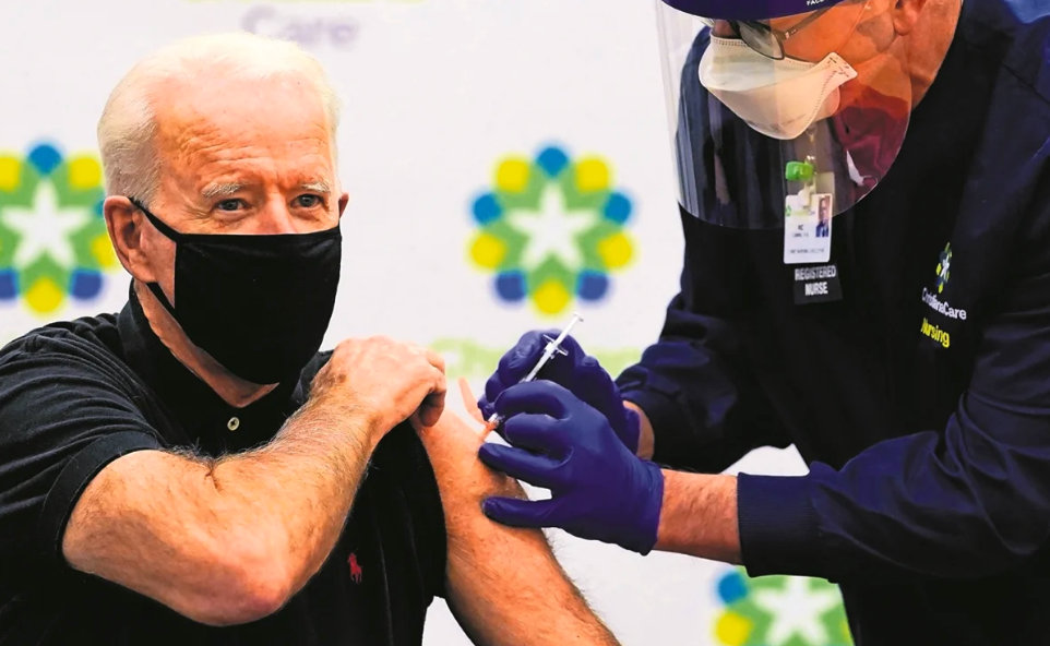 Asegura Biden que recibirá dosis de refuerzo de vacuna anticovid en EU