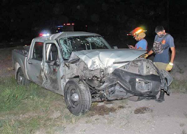 Choca camioneta a tráiler carbonero