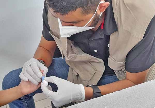 Toman muestras de ADN a familia de desaparecidos