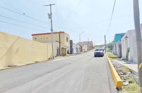 Entre gaseras y sin áreas verdes en la Eva Zámano