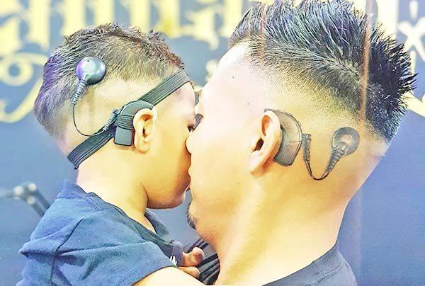 Amor de padre… se tatúa implante