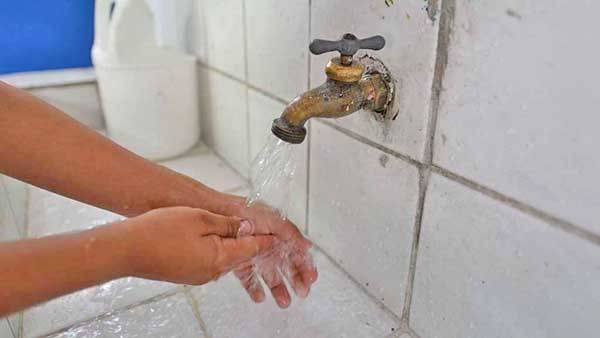 No han pagado agua 150 escuelas a Simas