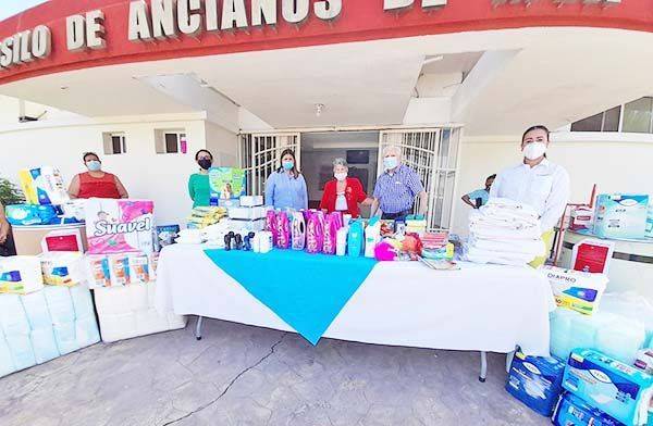 Donan productos de higiene a los abuelos