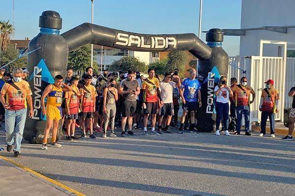 Corren 300 en la 5K de UPMF