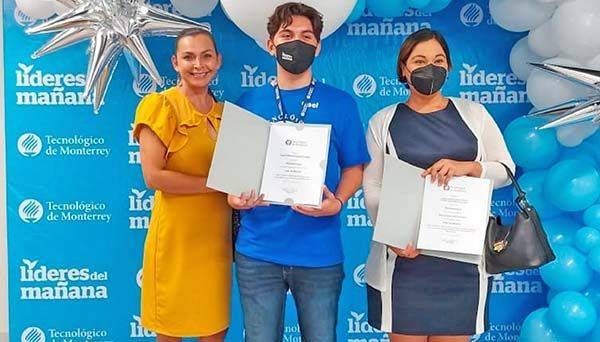 Alumno coahuilense del Cobac gana beca