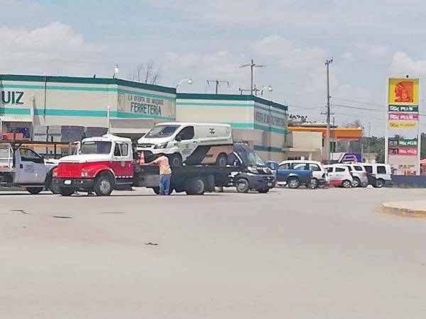 Decomisan camioneta de valores; traía dinero