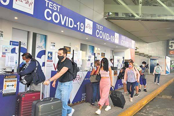 EU planea exigir vacunación anticovid completa a turistas