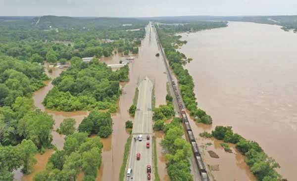 Tormentas causan apagones y cierres de carreteras en EU
