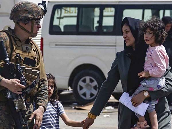 13 países recibirán a afganos evacuados: EU