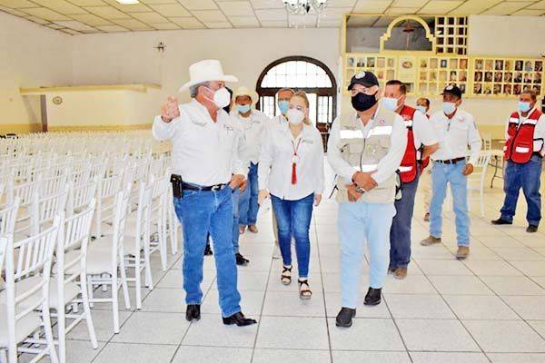 Recorre Lencho área de Feria del Empleo