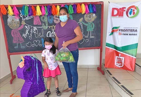 Regala DIF piñatas y bolsitas a 30 niños