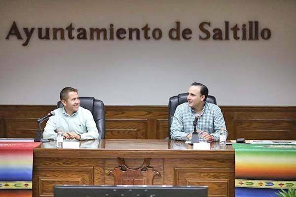 Se reúnen Hugo Lozano y Manolo