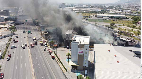 Deja 2 muertos explosión e incendio en Protexa