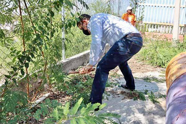 Encabeza Julio Long limpieza de escuelas
