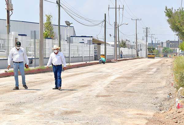 Supervisa Lencho Siller obra de pavimentación