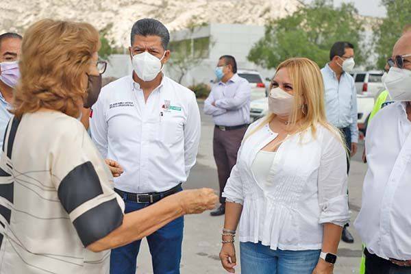 Visita Marcela Gorgón el albergue en la Jabonera