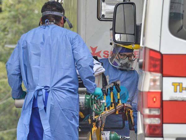 ‘Ya no hay lugar para atender a pacientes en hospitales de NL’