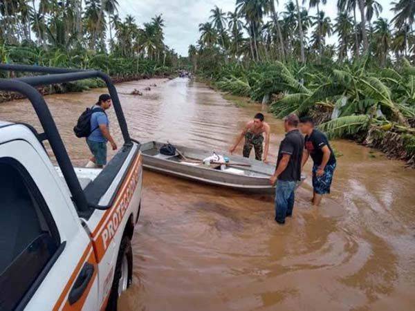 Nora se degrada y avanza frente a costas México