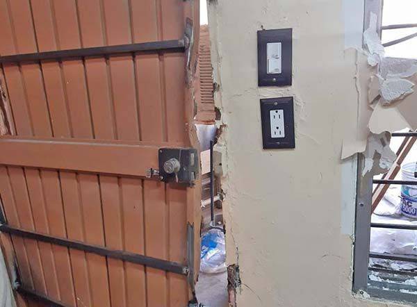 Roban ladrones cinco celulares