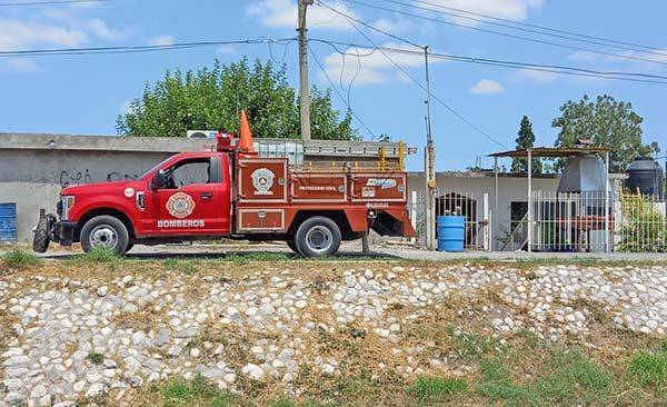 Moviliza fuga de gas a bomberos