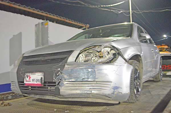 Potente choque deja considerables daños