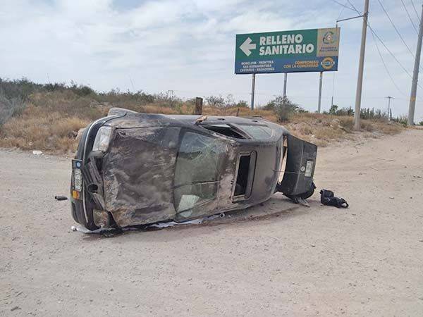 Vuelca Jetta en libramiento