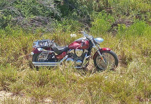 Termina motociclista al fondo de barranco