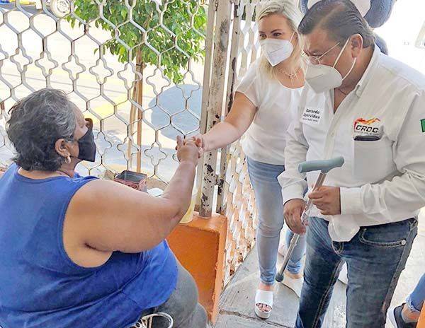 Apoyan croquistas a vecina de la Aviación