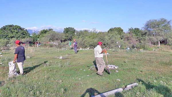 Usan lotes baldíos para tirar la basura