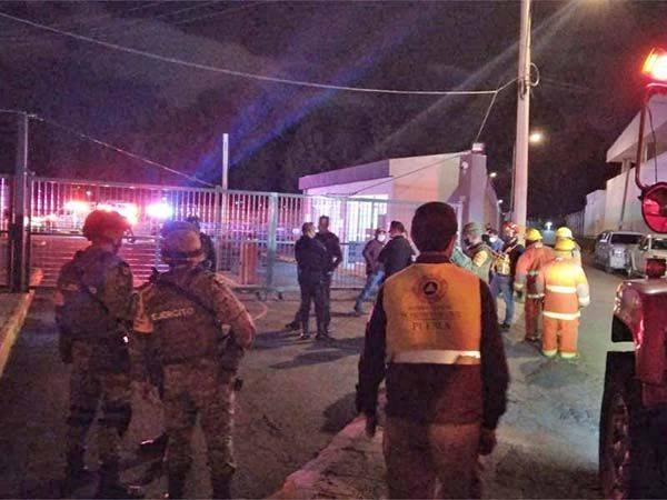 Explosión en Fiscalía de Puebla deja dos muertos; Ejército resguarda la zona