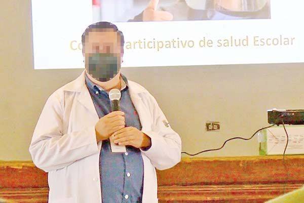 Despide Salud a médico acosador