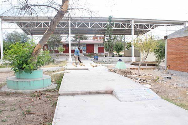Regresará a las escuelas sólo personal de limpieza