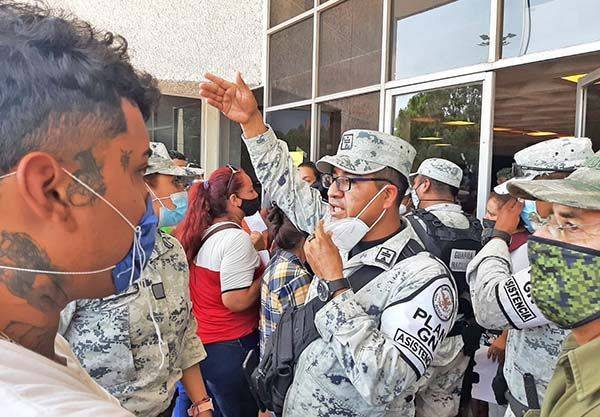 Estallan los ánimos por falta de vacunas