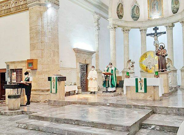 Por nuestra necedad empeora Covid: Padre