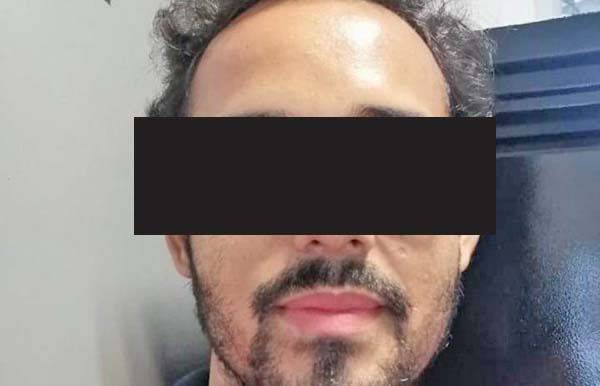 La golpea y la exhibe por terminar relación