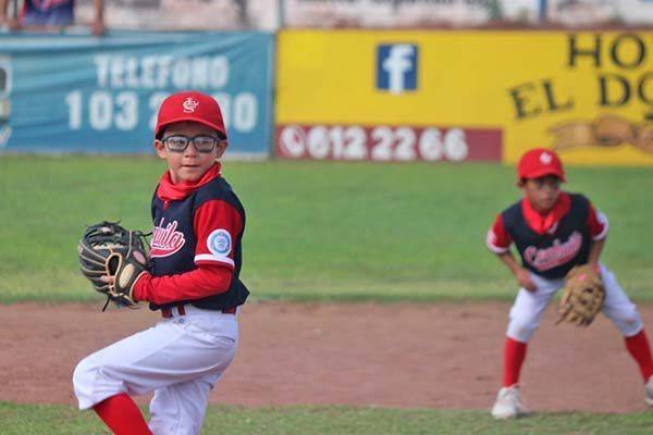 Inicia torneo de béisbol infantil