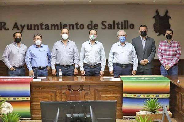 Comparte Manolo políticas públicas